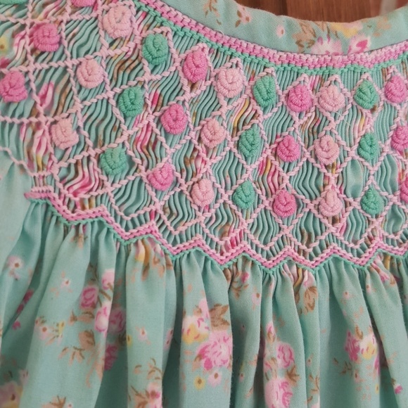 Worn once ADORABLE seersucker flutter sleeve suit - Picture 2 of 3